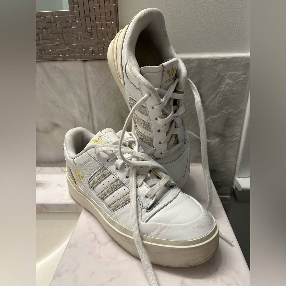 Women’s Addidas Sneakers